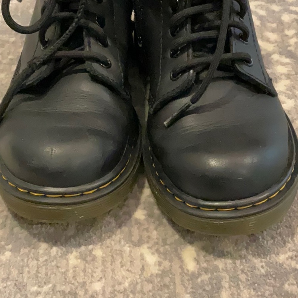 DR MARTENS KIDS SHOES SIZE 2 - Picture 12 of 12